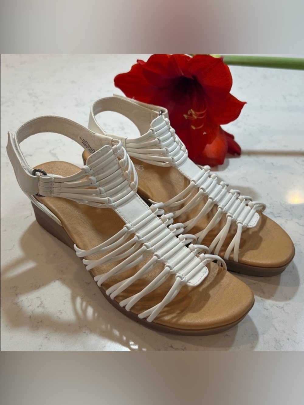 Baretraps Kendra Strappy White Wedge Sandals Size 9